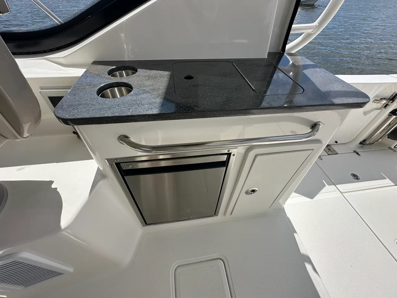 2025 Boston Whaler 325 Conquest 32.0 feet, Clearwater, Florida #25