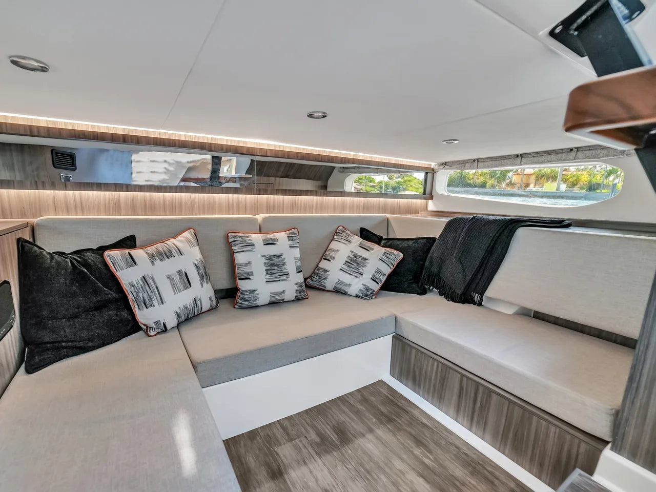 2026 Sea Ray Sundancer 370 Outboard 37.0 feet, Clearwater, Florida #33