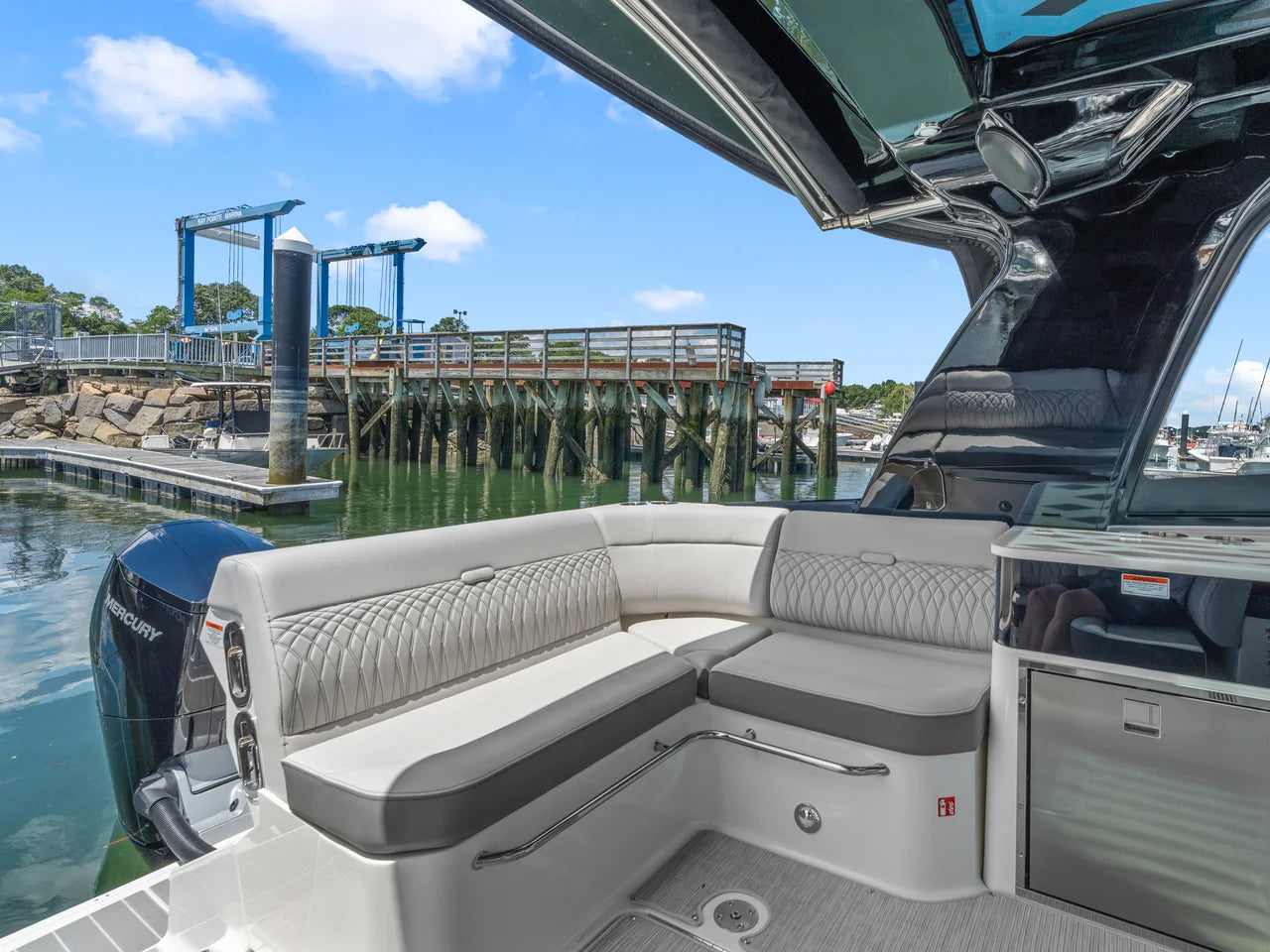 2026 Sea Ray Sundancer 370 Outboard 37.0 feet, Clearwater, Florida #14