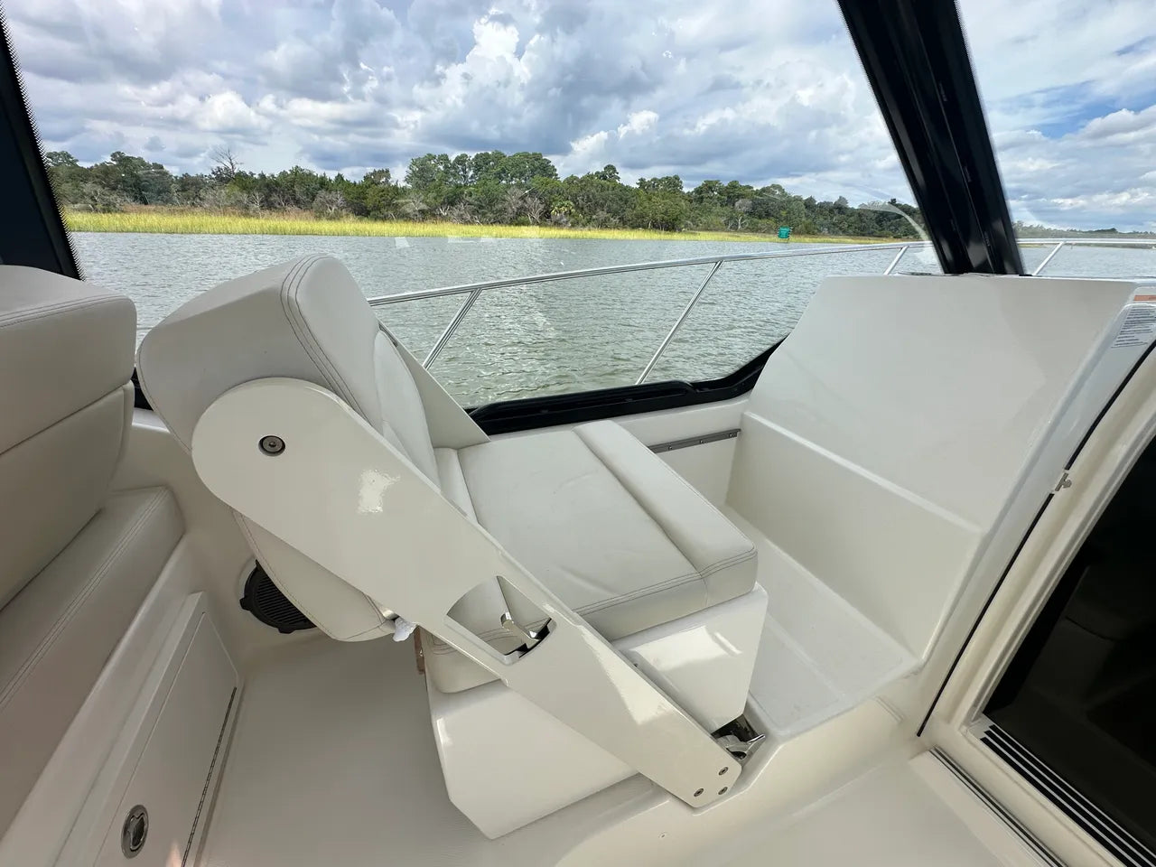 2025 Boston Whaler 325 Conquest 32.0 feet, Clearwater, Florida #27