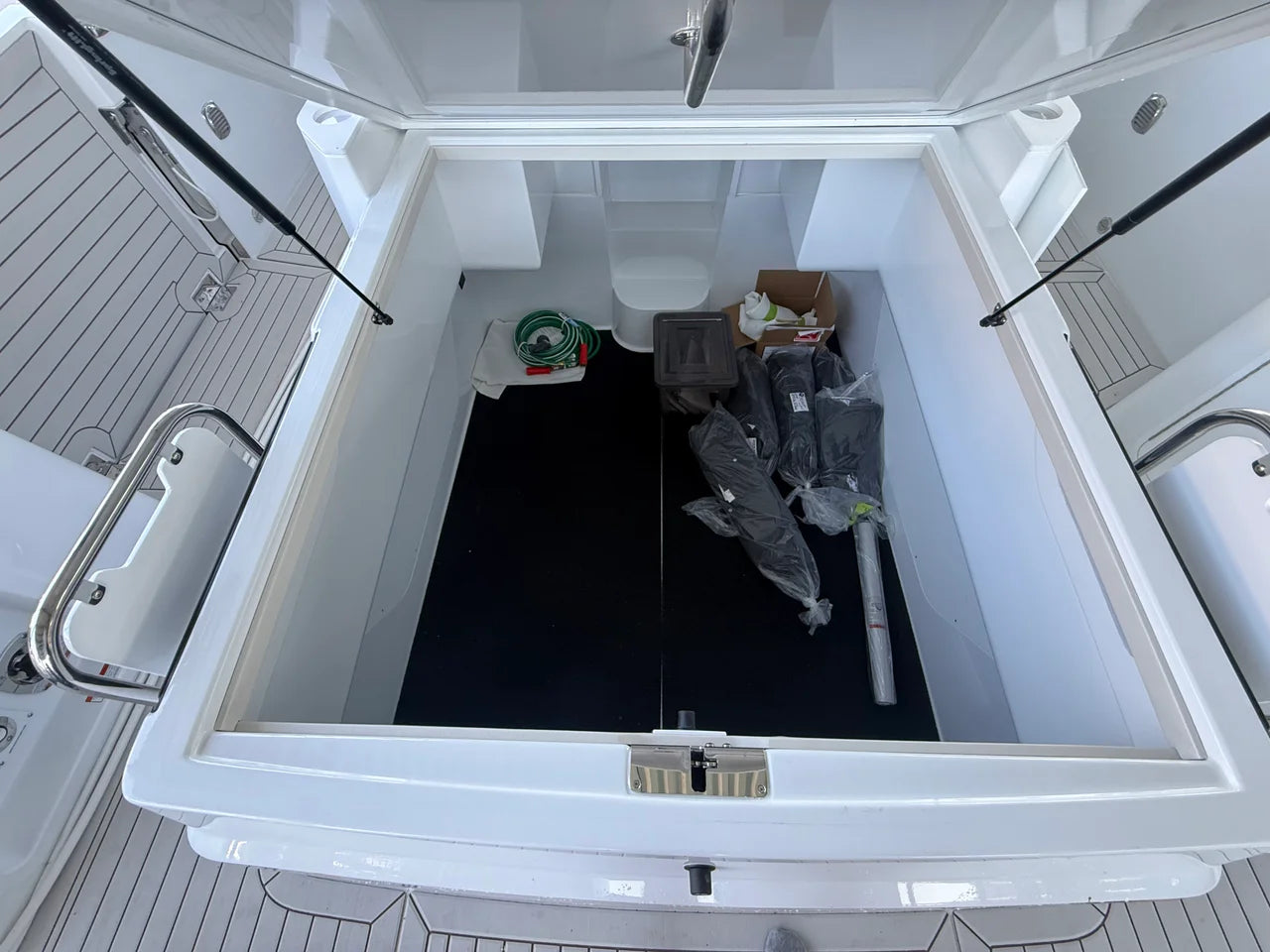 2026 Cruisers Yachts 38 VTR 38.0 feet, Clearwater, Florida #23