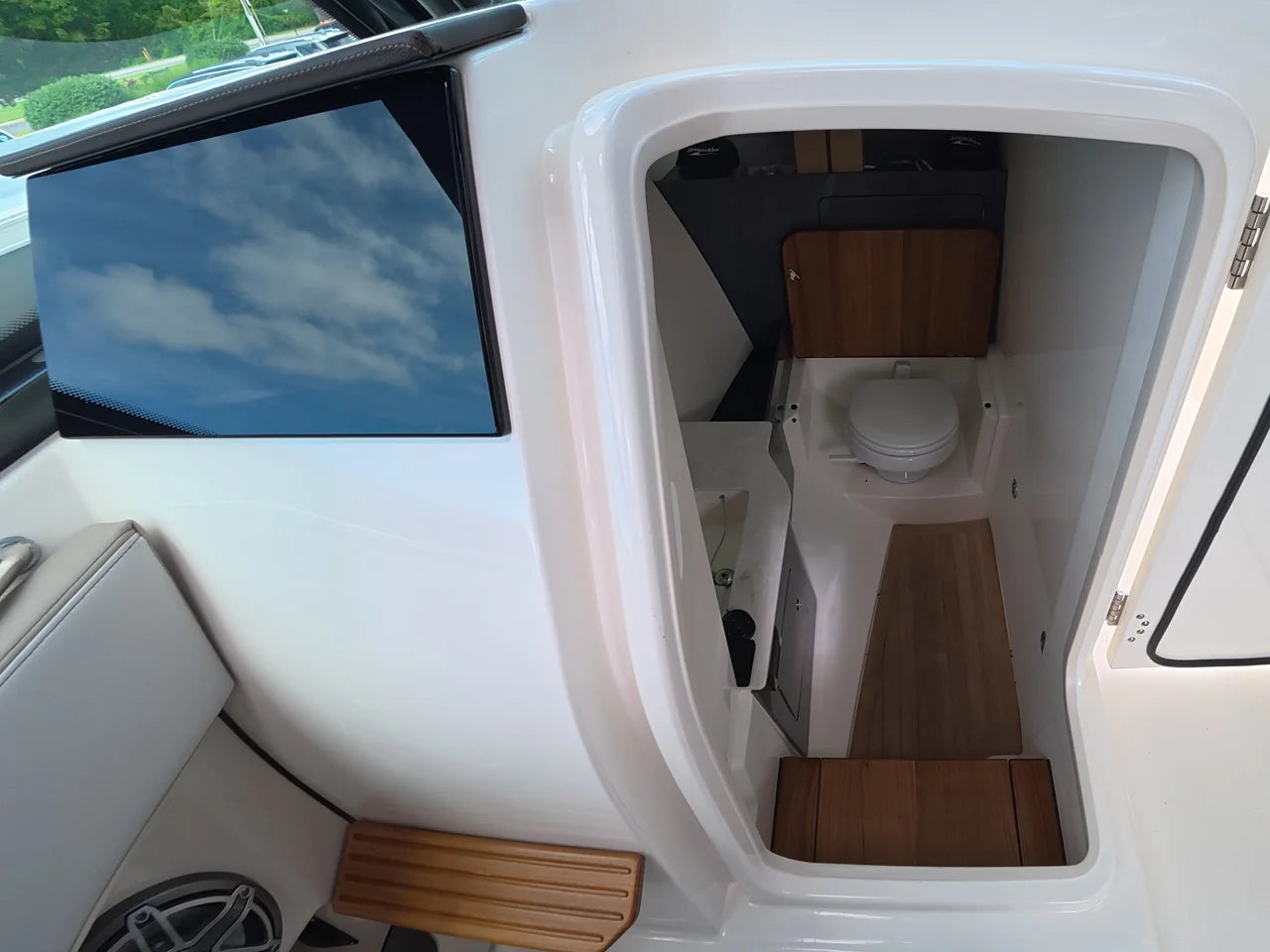 2025 Boston Whaler 330 Vantage 33.0 feet, Clearwater, Florida #25