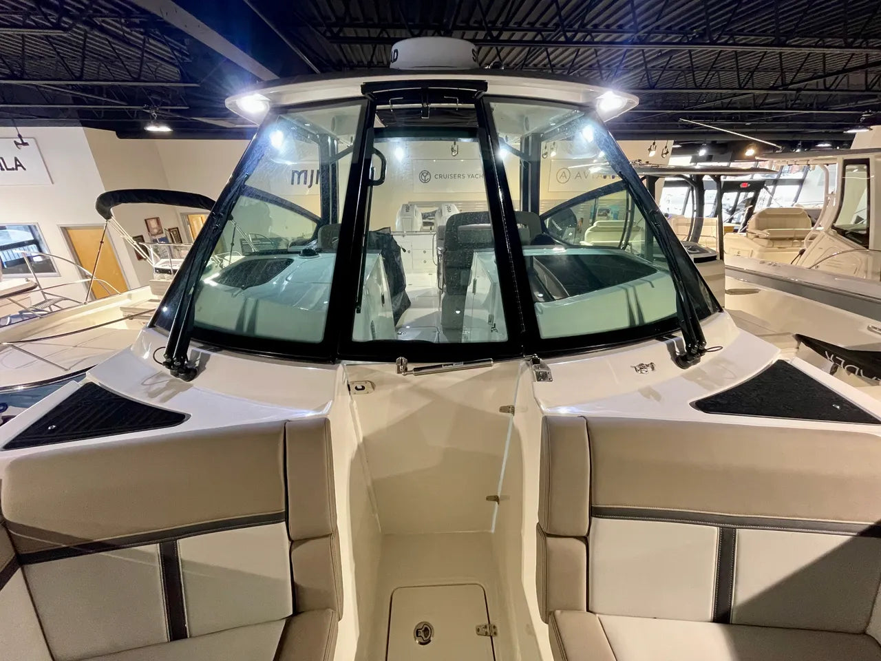 2026 Boston Whaler 330 Vantage 33.0 feet, Clearwater, Florida #22