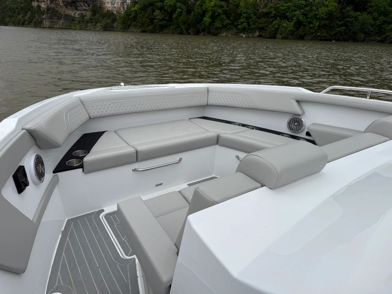 2026 Cruisers Yachts 34 GLS Outboard 34.0 feet, Clearwater, Florida #19