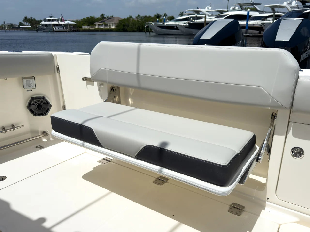 2026 Boston Whaler 330 Outrage 33.0 feet, Clearwater, Florida #8