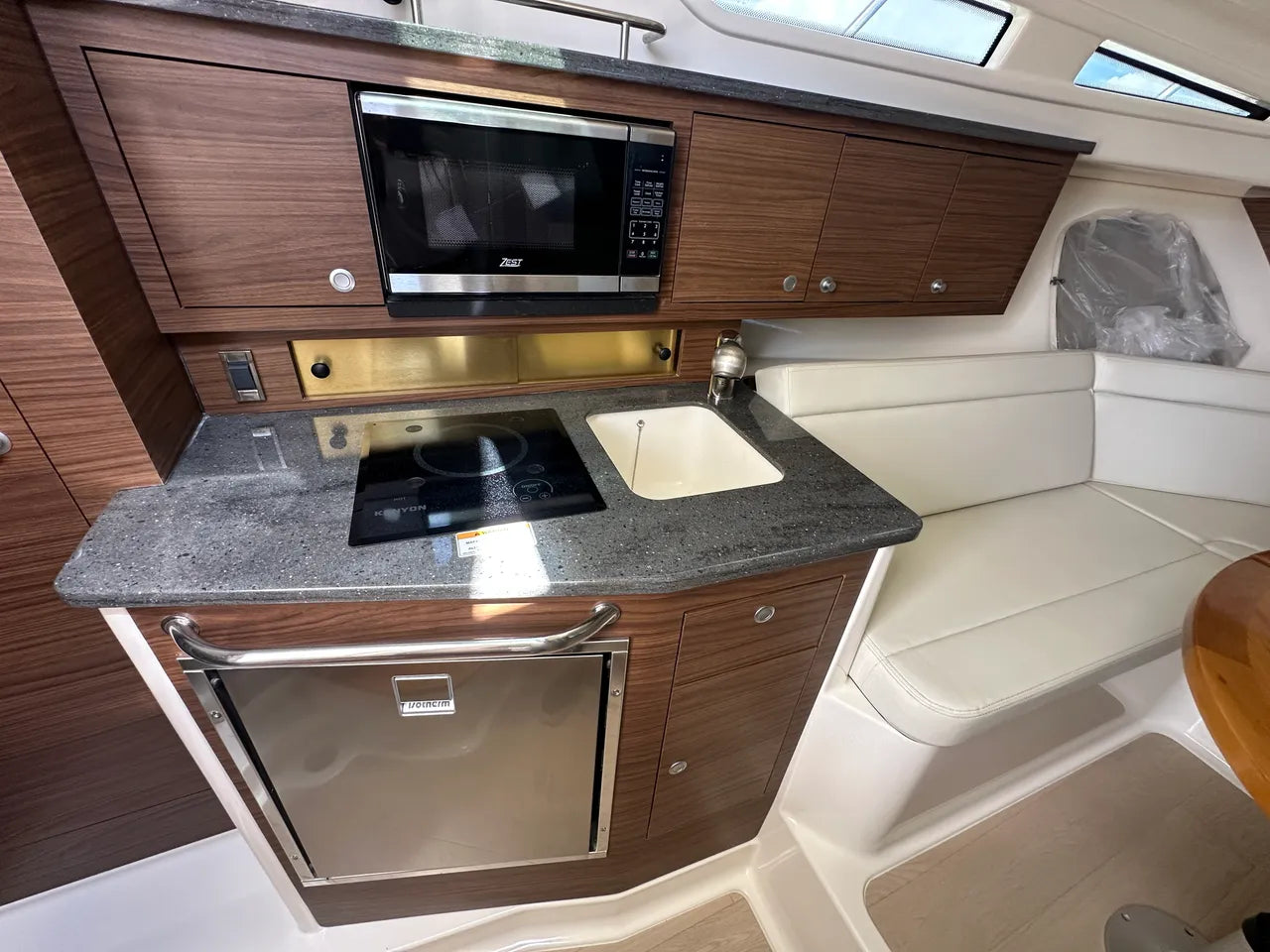 2025 Boston Whaler 325 Conquest 32.0 feet, Clearwater, Florida #35