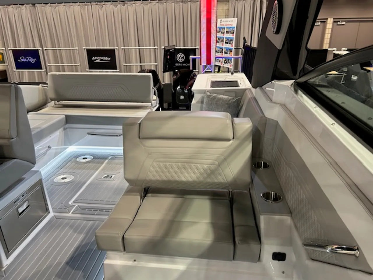 2026 Cruisers Yachts 34 GLS Outboard 34.0 feet, Clearwater, Florida #18