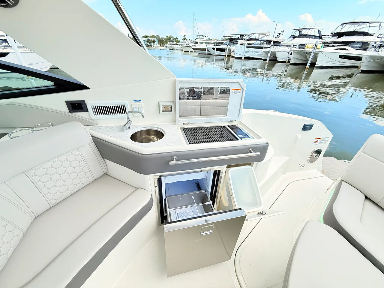 2026 Sea Ray Sundancer 320 Outboard 32.0 feet, Clearwater, Florida #34