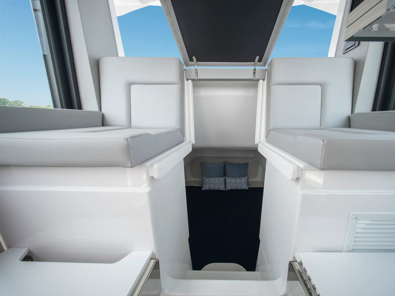 2026 Cruisers Yachts 38 VTR EC 38.0 feet, Clearwater, Florida #19