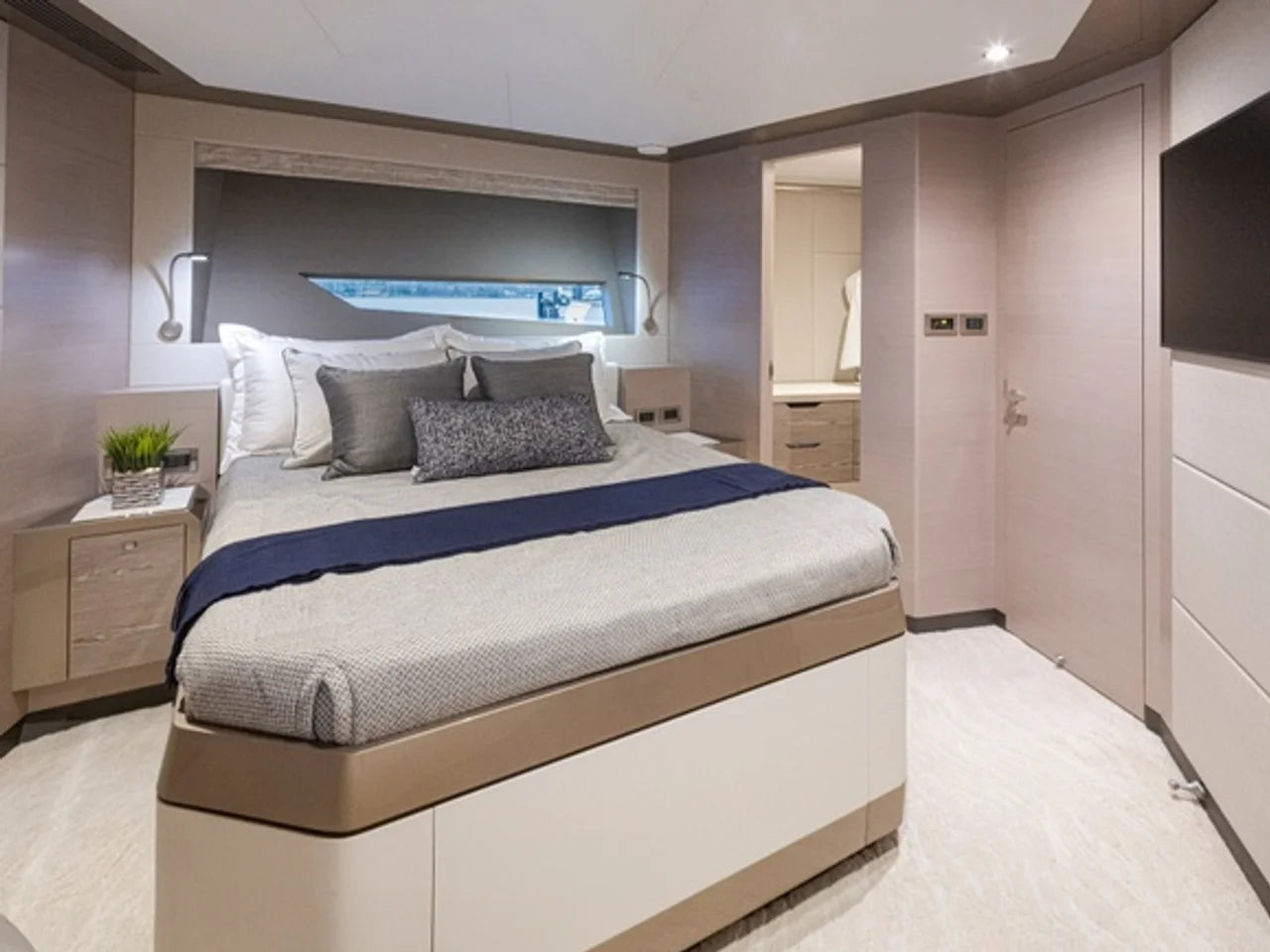 2027 Ocean Alexander 27R 93.0 feet, Clearwater, Florida #77