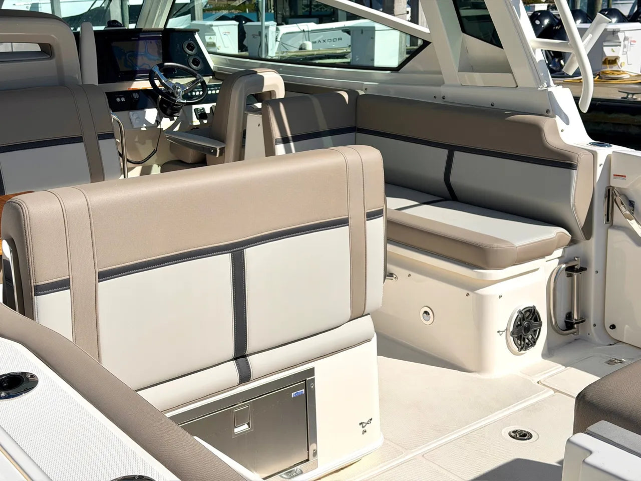 2026 Boston Whaler 330 Vantage 33.0 feet, Clearwater, Florida #29
