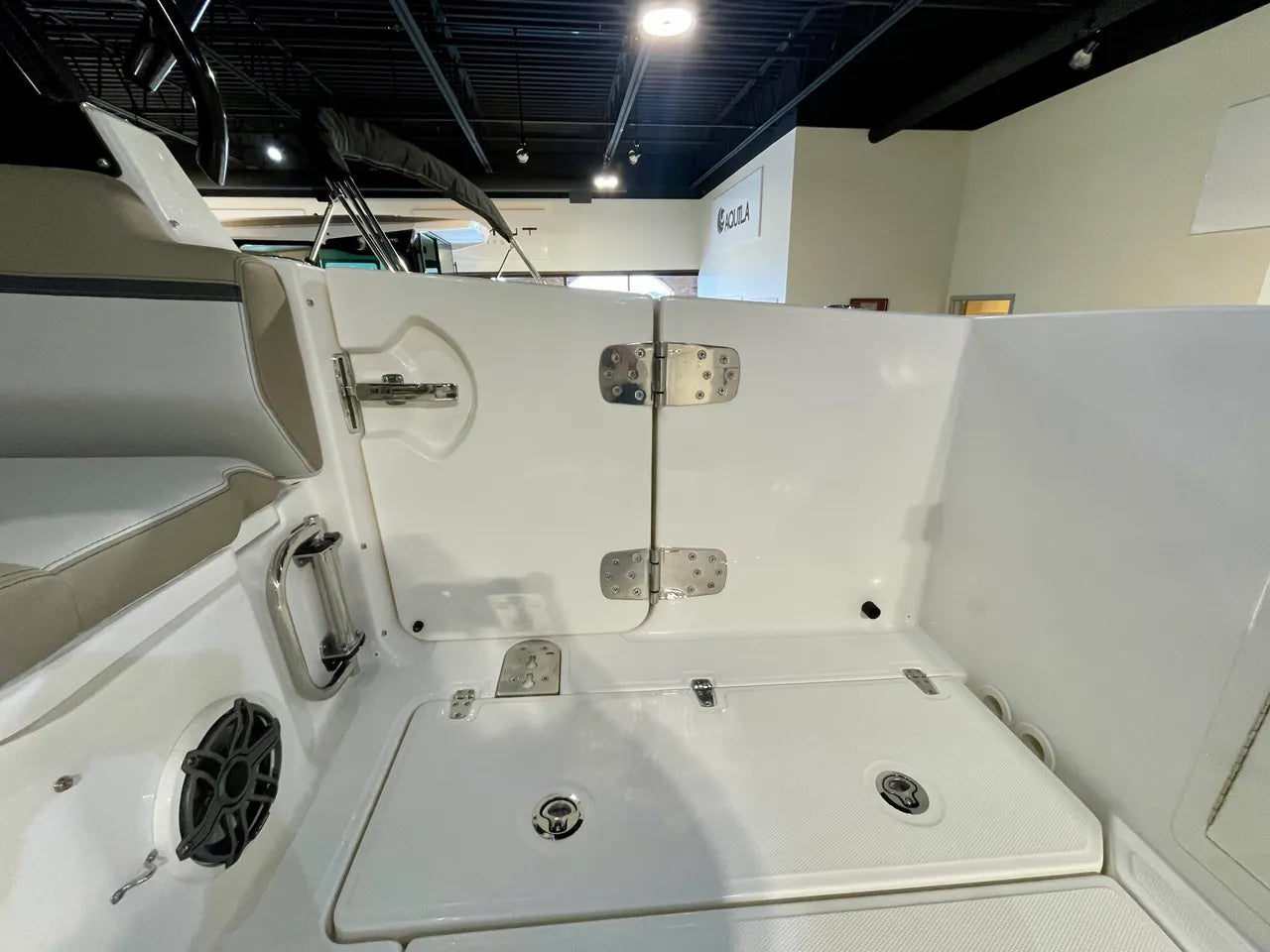 2026 Boston Whaler 330 Vantage 33.0 feet, Clearwater, Florida #7