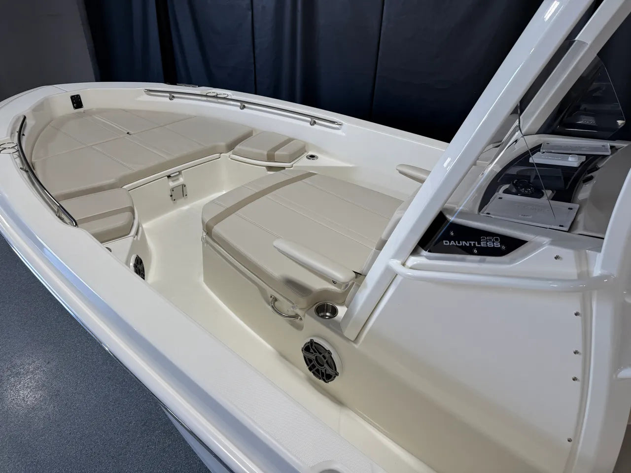 2026 Boston Whaler 250 Dauntless 25.0 feet, Clearwater, Florida #7