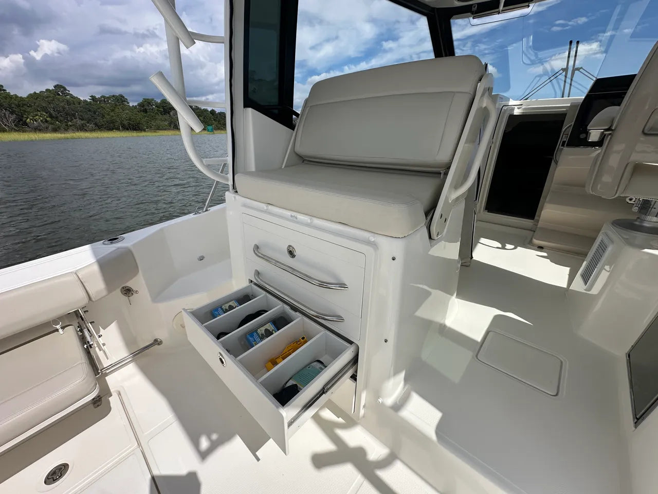 2025 Boston Whaler 325 Conquest 32.0 feet, Clearwater, Florida #24
