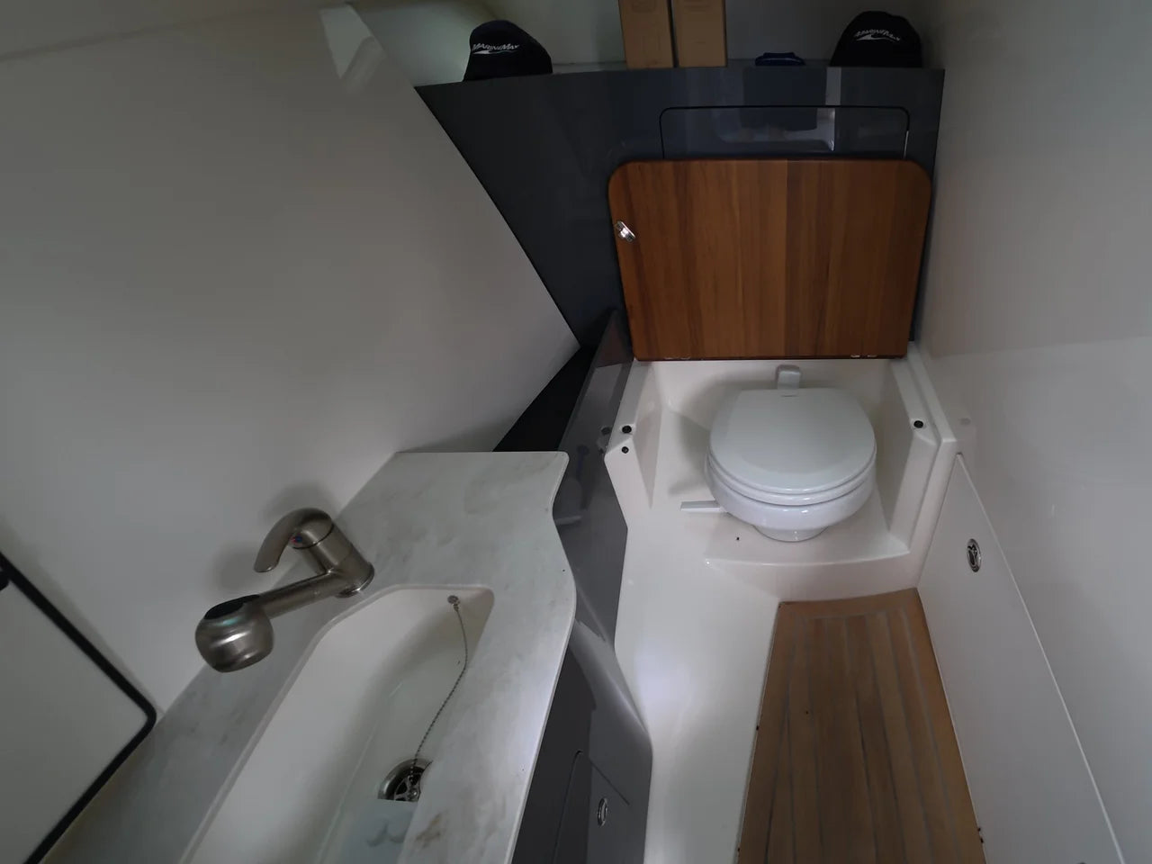 2025 Boston Whaler 330 Vantage 33.0 feet, Clearwater, Florida #27