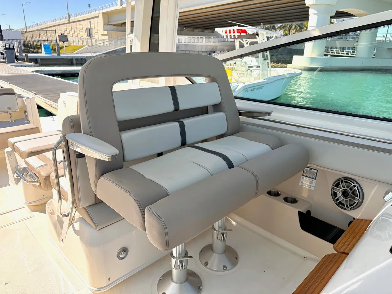 2026 Boston Whaler 330 Vantage 33.0 feet, Clearwater, Florida #12