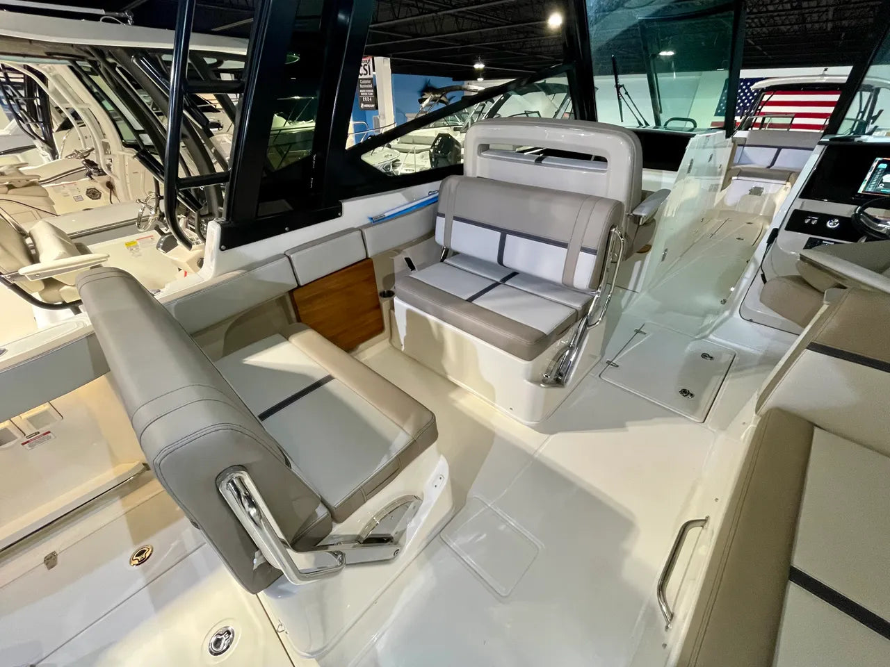 2026 Boston Whaler 330 Vantage 33.0 feet, Clearwater, Florida #10