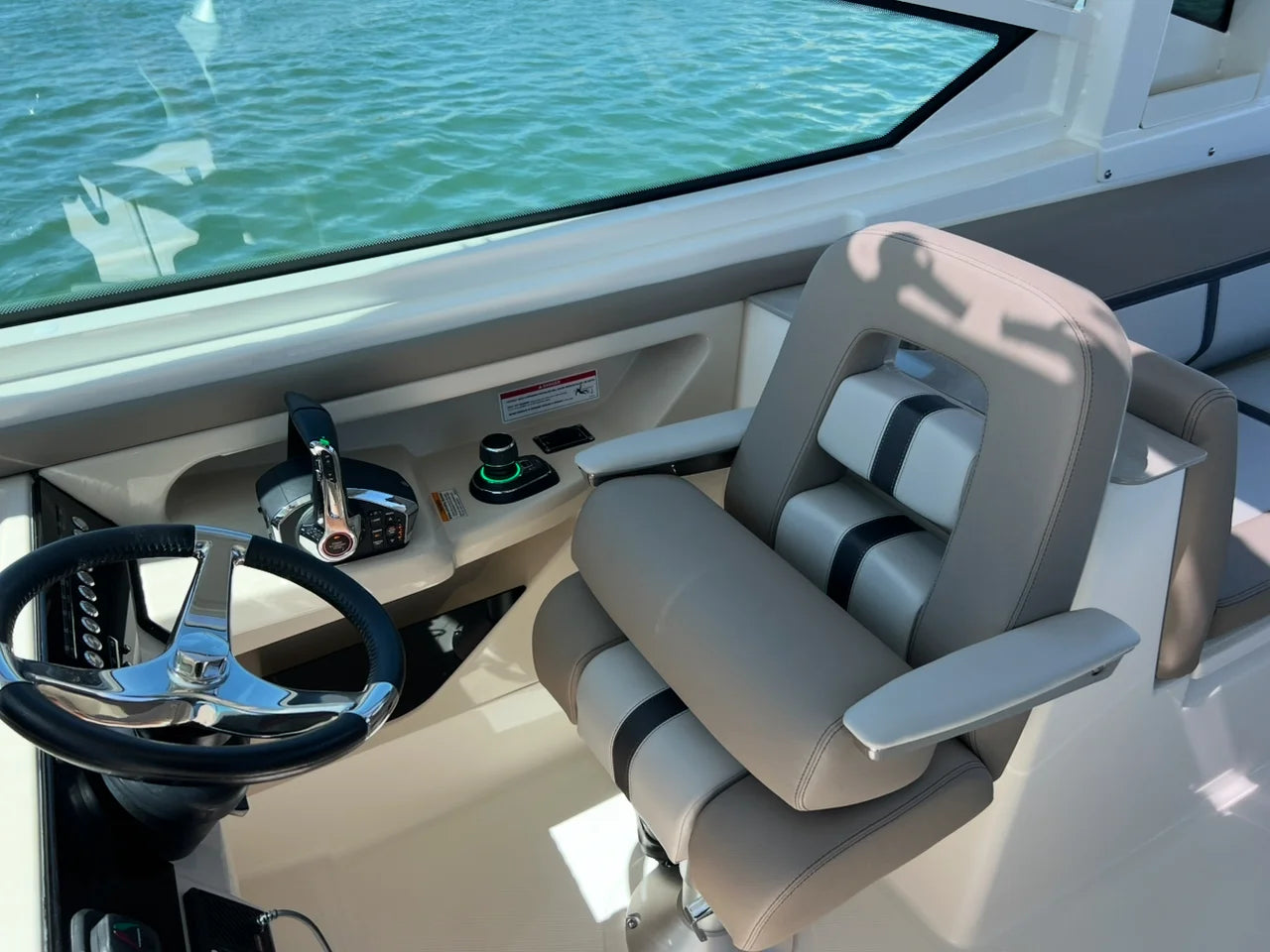 2026 Boston Whaler 330 Vantage 33.0 feet, Clearwater, Florida #20