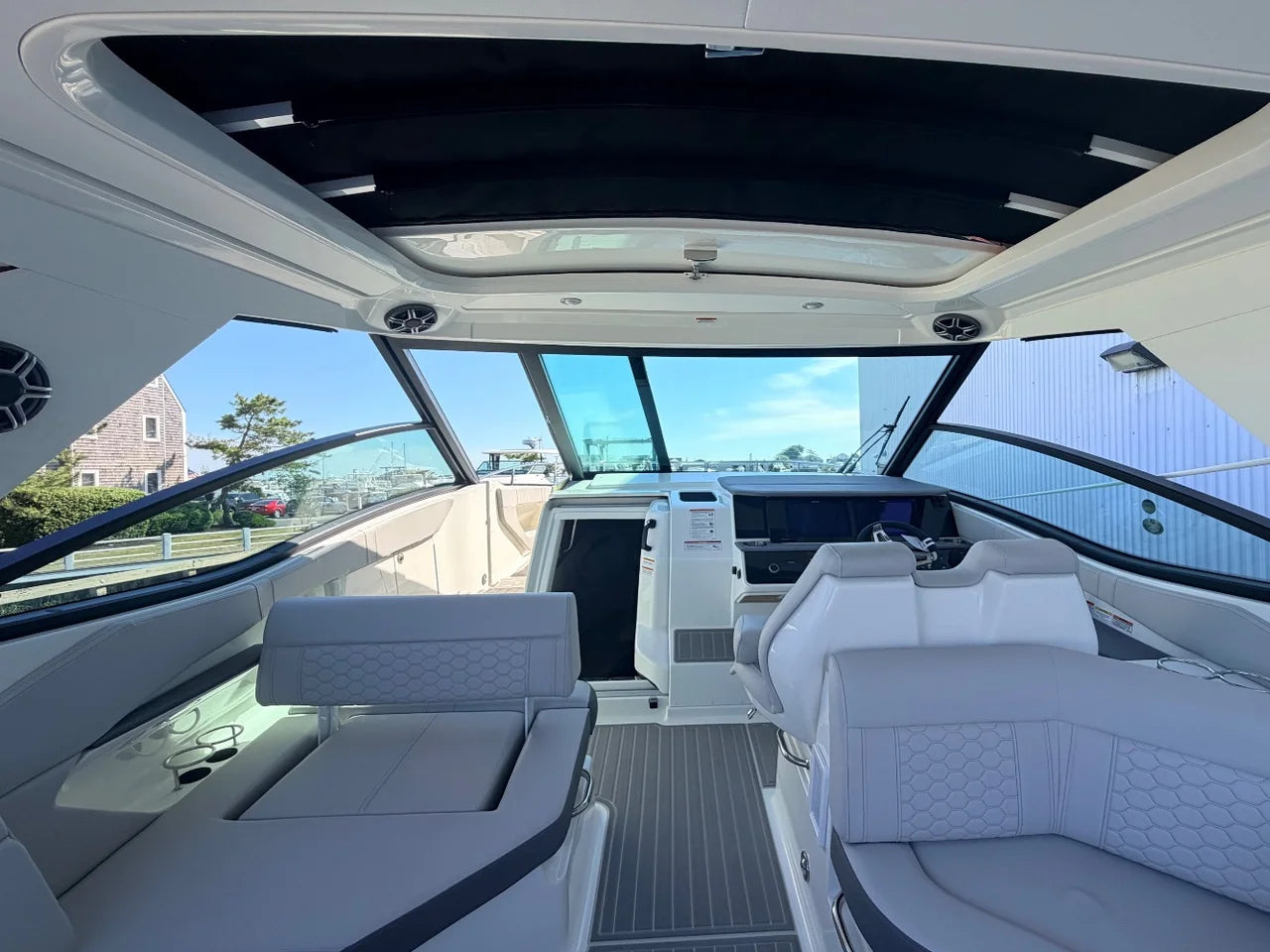 2026 Sea Ray Sundancer 320 Outboard 32.0 feet, Clearwater, Florida #21