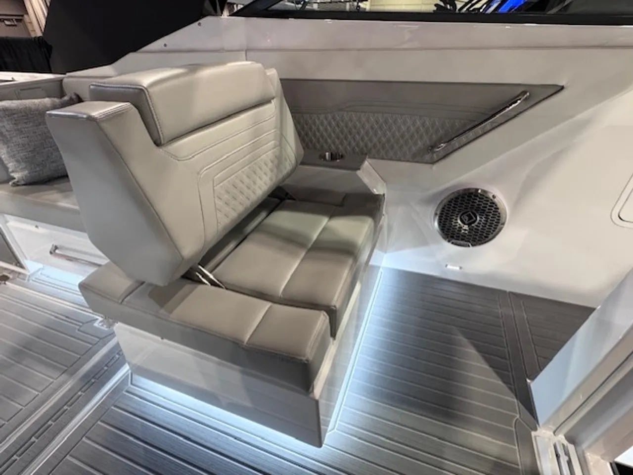 2026 Cruisers Yachts 34 GLS Outboard 34.0 feet, Clearwater, Florida #26