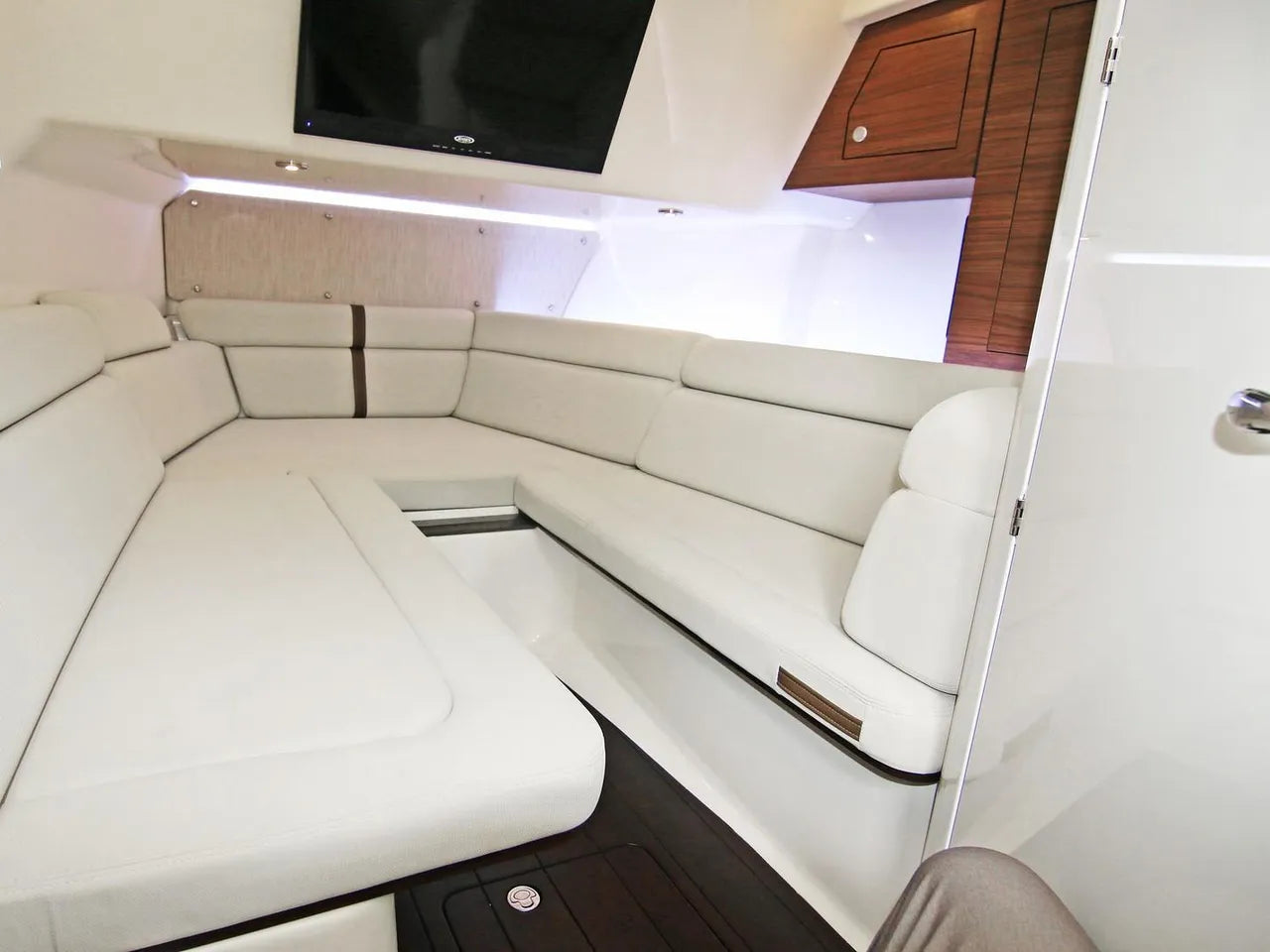 2025 Boston Whaler 350 Realm 35.0 feet, Clearwater, Florida #36