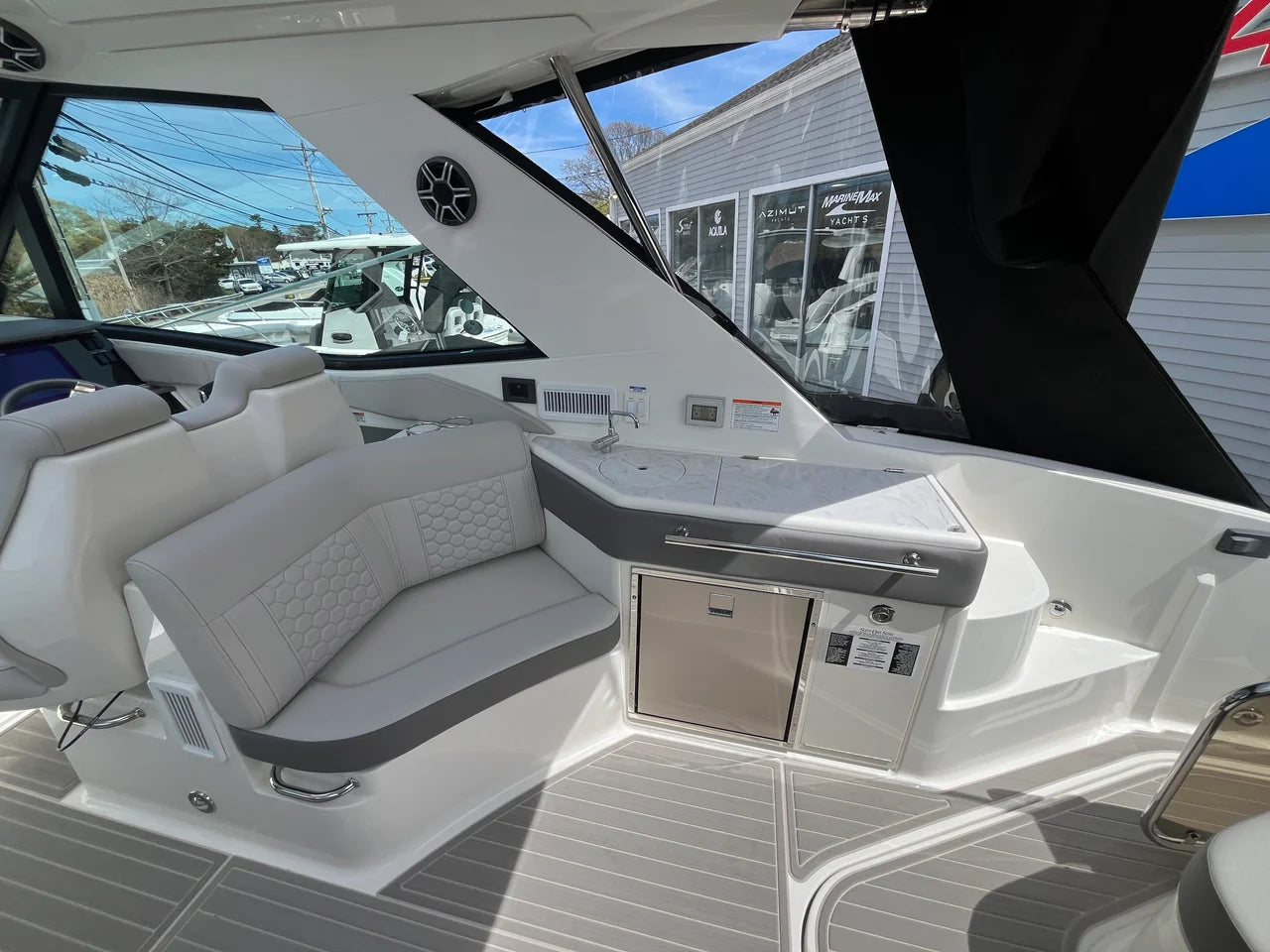 2026 Sea Ray Sundancer 320 Outboard 32.0 feet, Clearwater, Florida #6