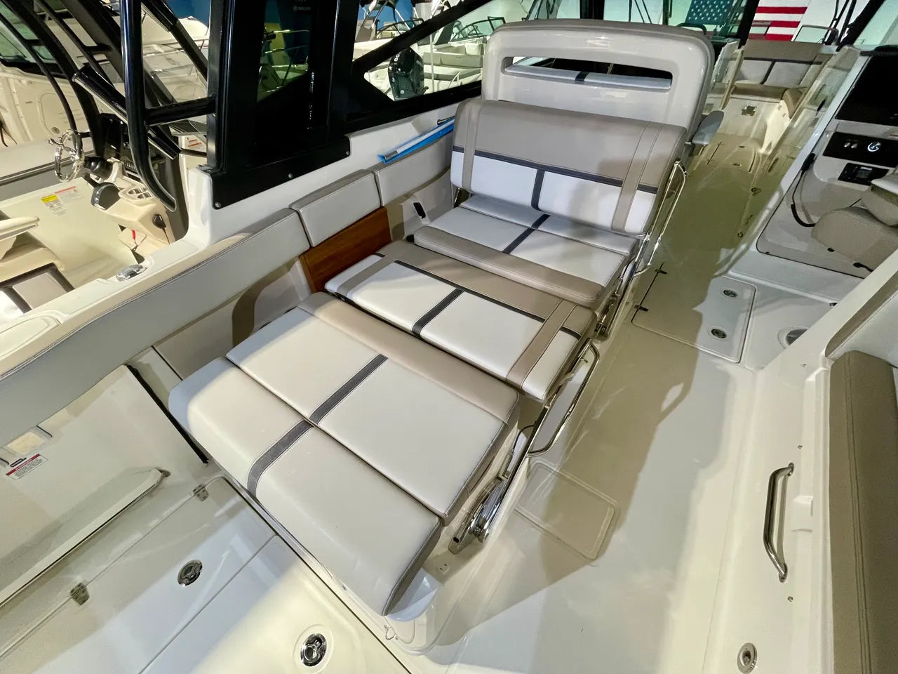 2026 Boston Whaler 330 Vantage 33.0 feet, Clearwater, Florida #12