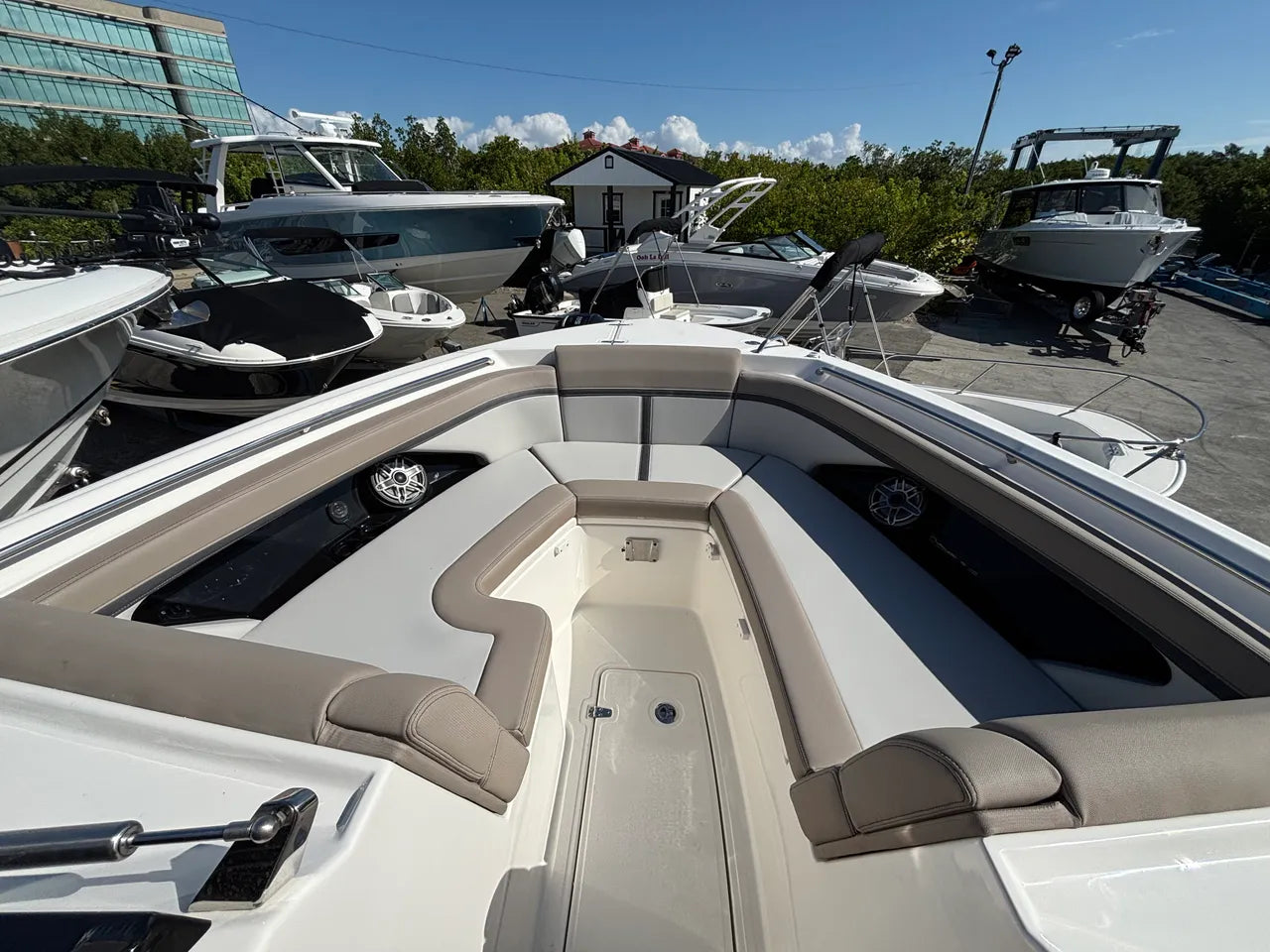 2026 Boston Whaler 330 Vantage 33.0 feet, Clearwater, Florida #21