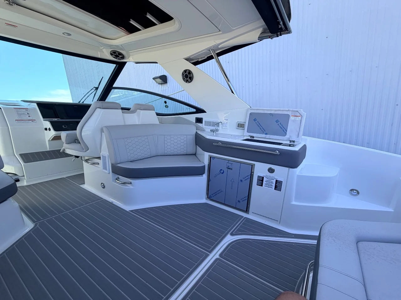 2026 Sea Ray Sundancer 320 Outboard 32.0 feet, Clearwater, Florida #10