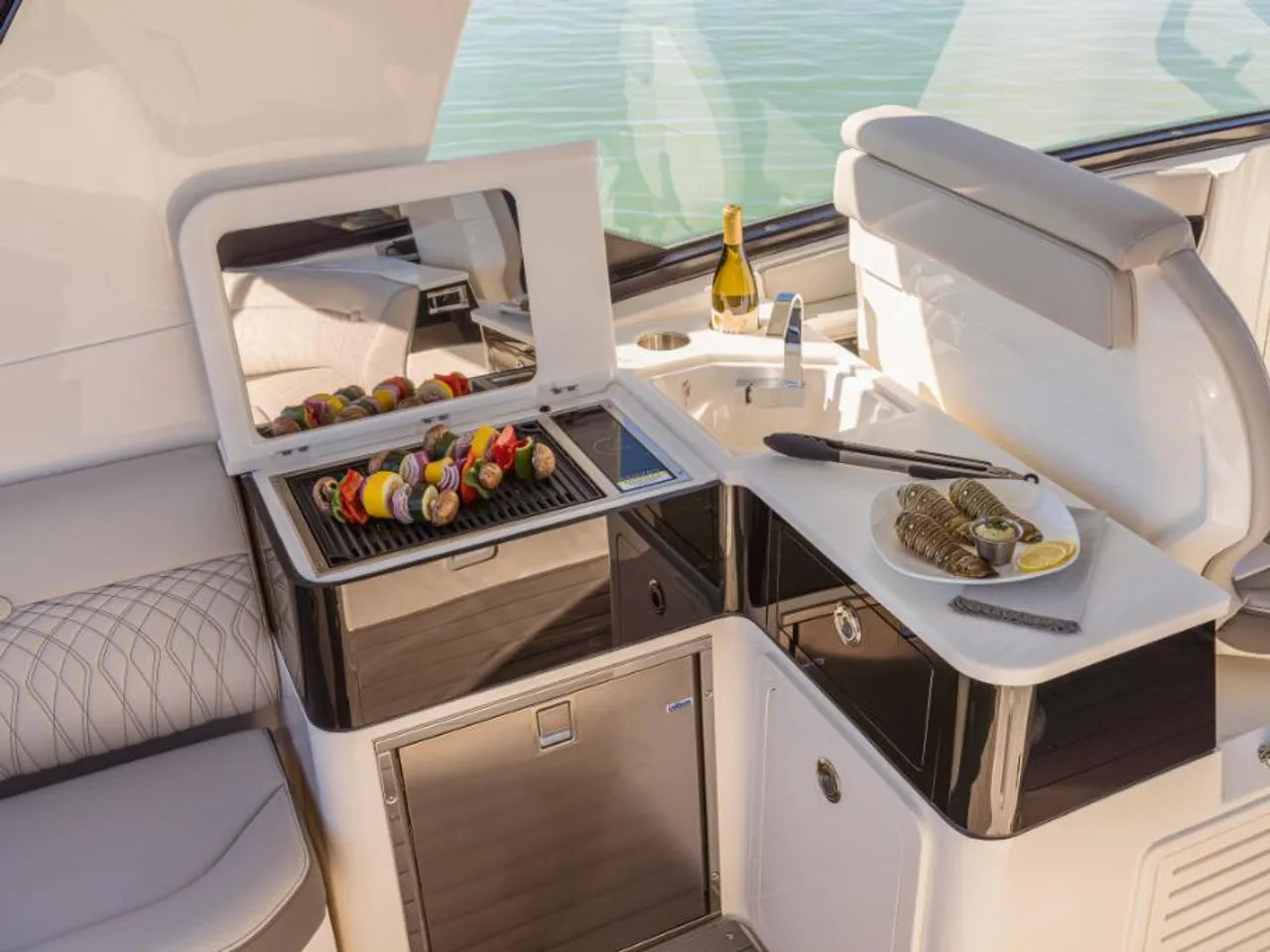 2025 Sea Ray Sundancer 370 Outboard 37.0 feet, Clearwater, Florida #26
