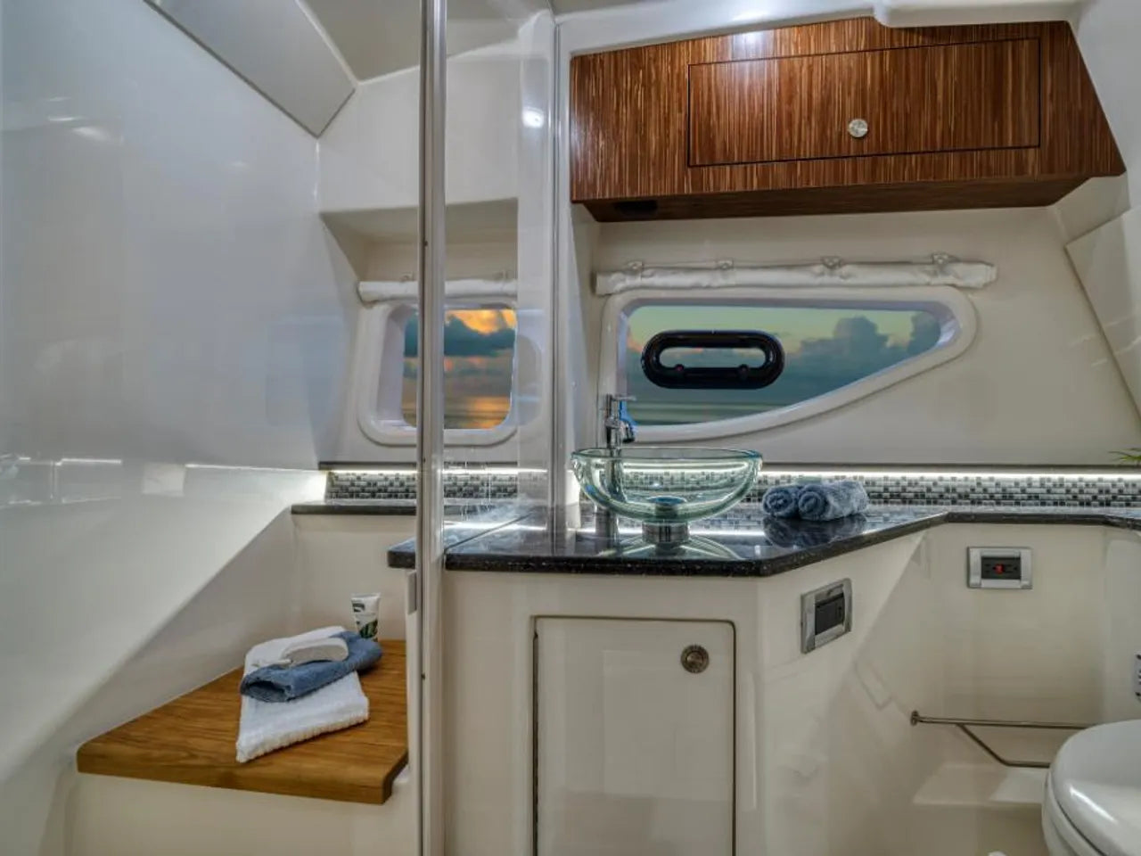 2025 Sea Ray Sundancer 370 Outboard 37.0 feet, Clearwater, Florida #38
