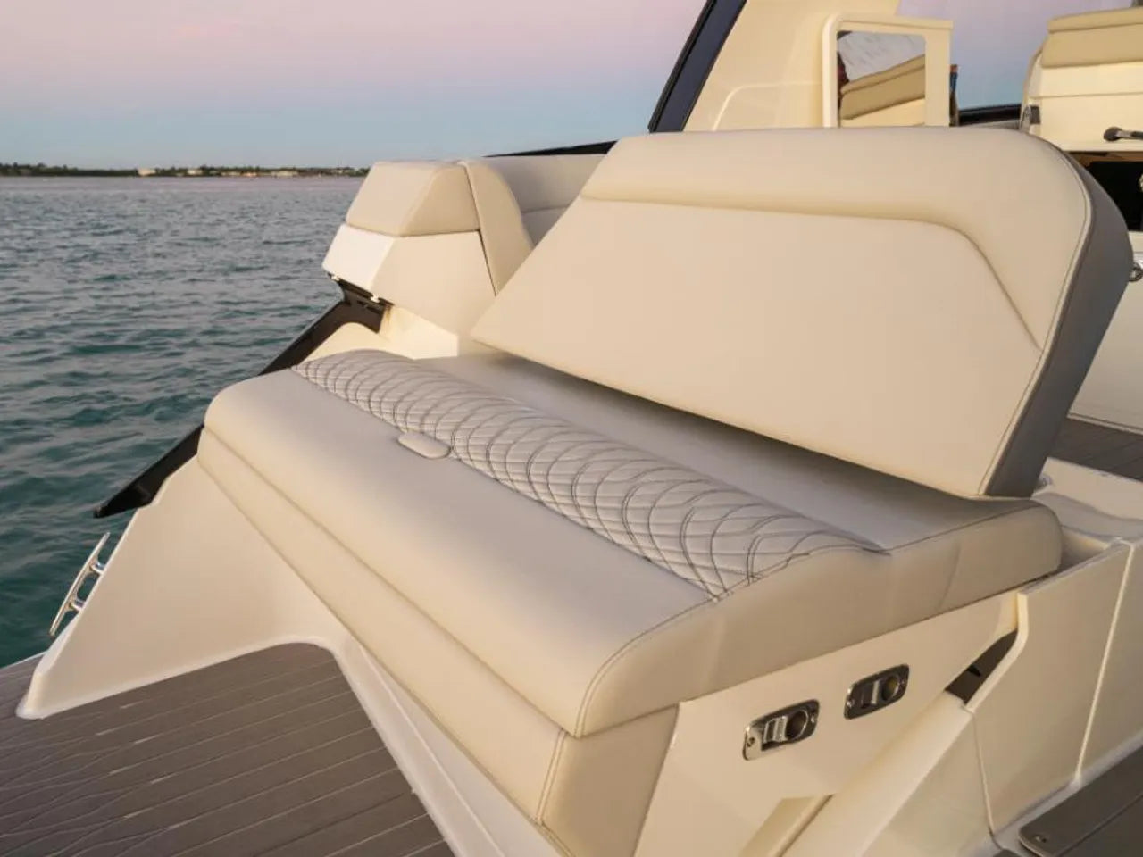 2025 Sea Ray Sundancer 370 Outboard 37.0 feet, Clearwater, Florida #28