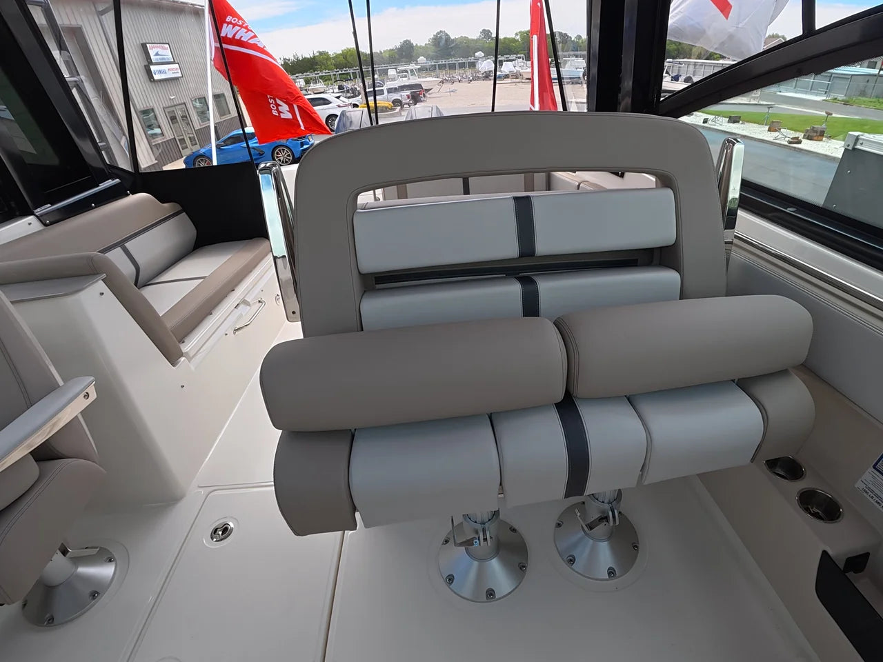 2025 Boston Whaler 330 Vantage 33.0 feet, Clearwater, Florida #23