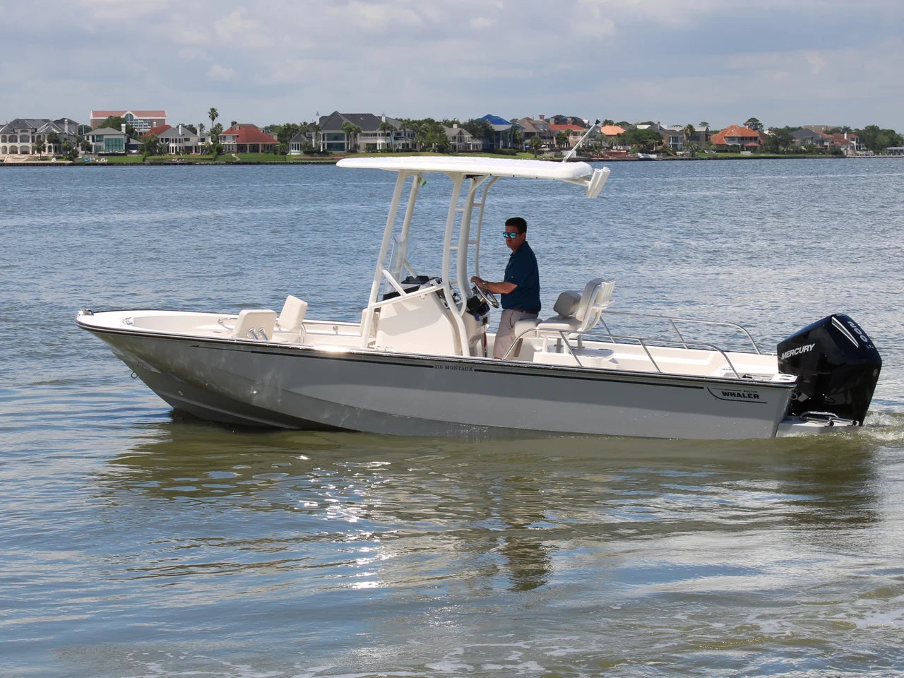 2026 Boston Whaler 210 Montauk 21.0 feet, Clearwater, Florida #1
