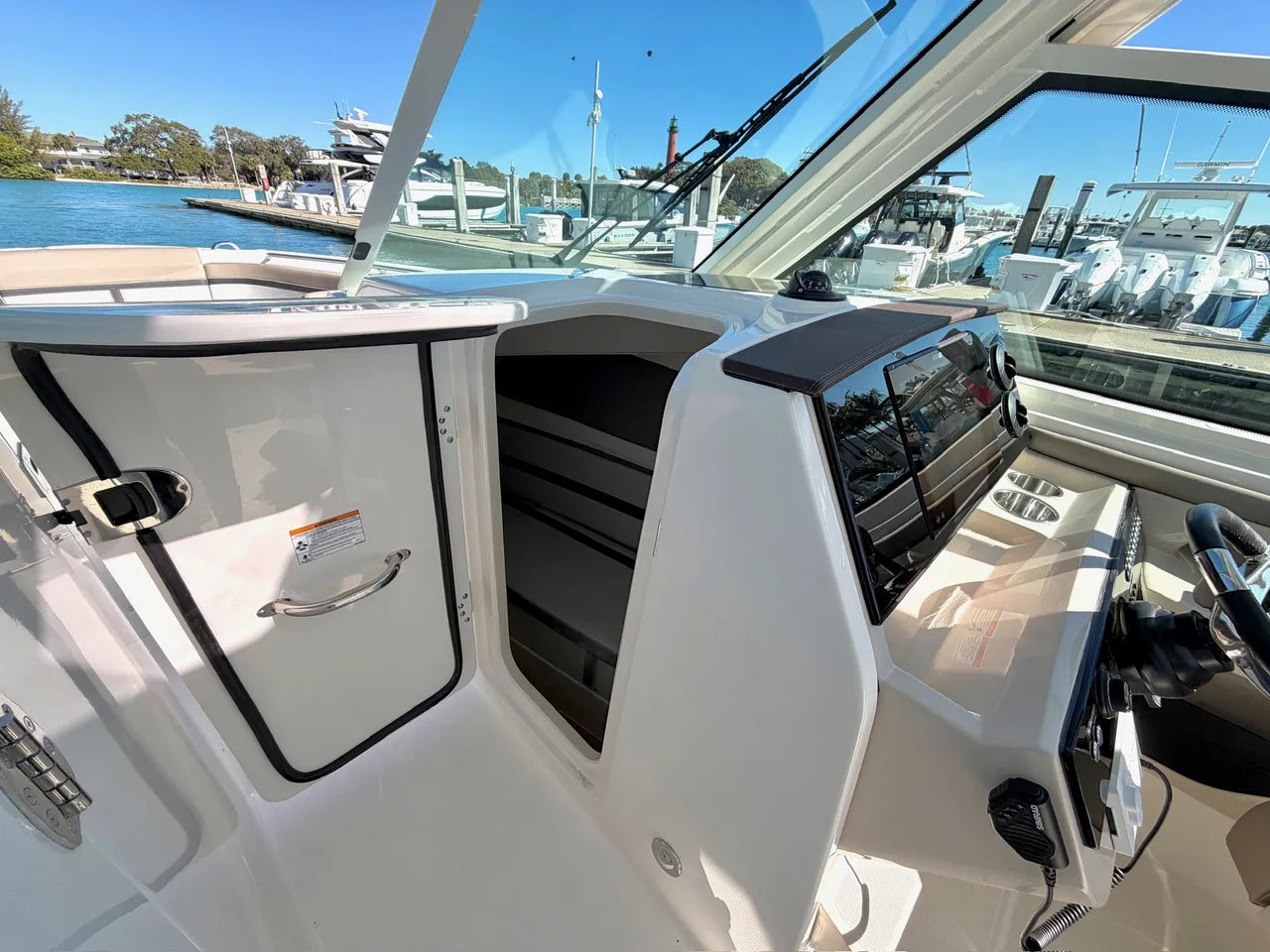 2026 Boston Whaler 330 Vantage 33.0 feet, Clearwater, Florida #24