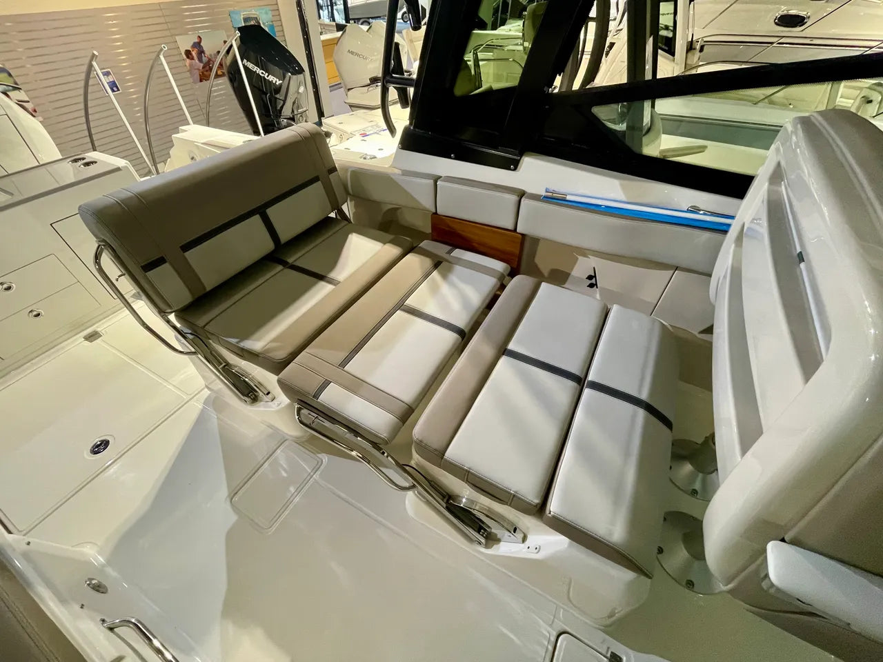 2026 Boston Whaler 330 Vantage 33.0 feet, Clearwater, Florida #13