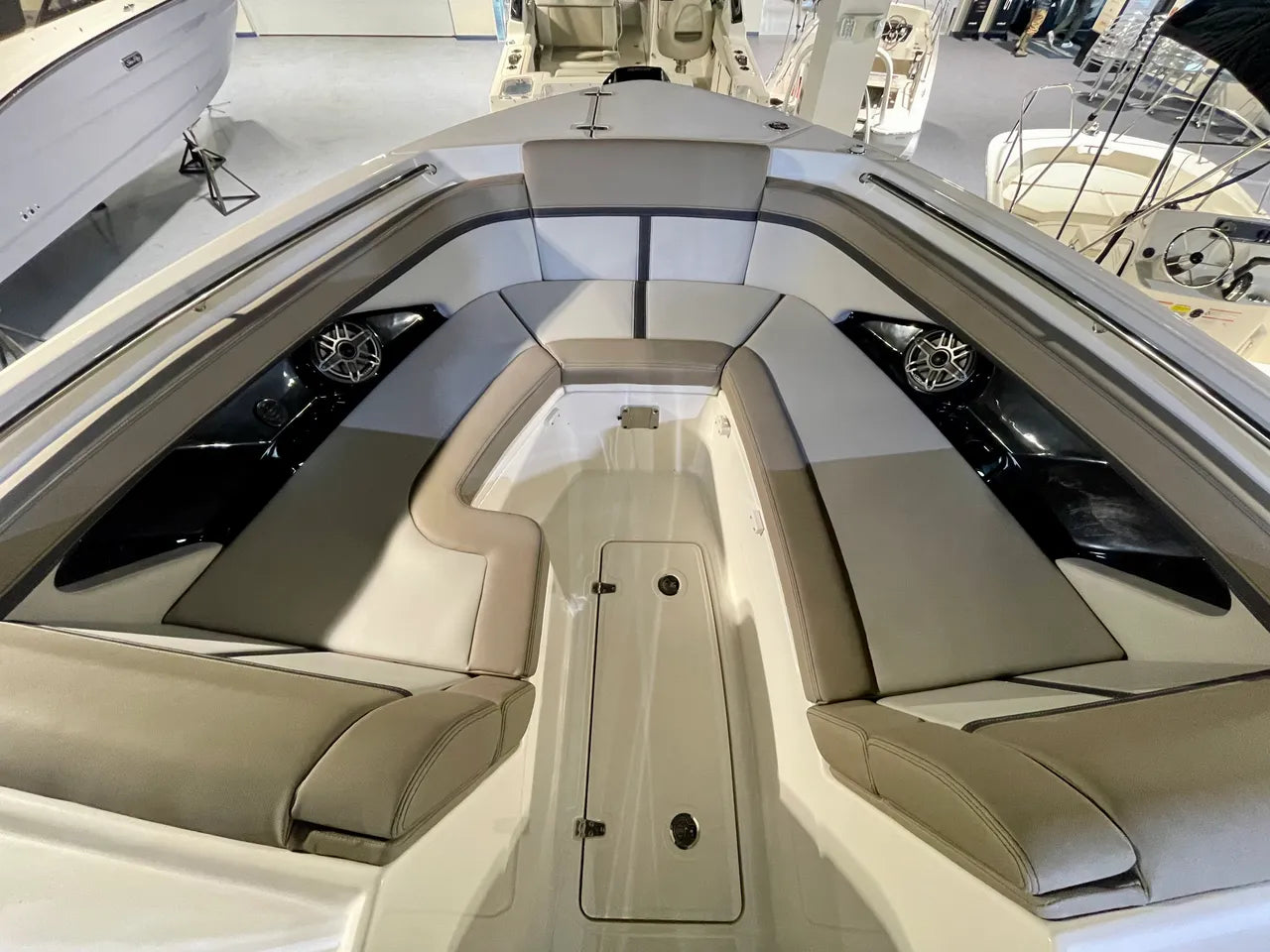 2026 Boston Whaler 330 Vantage 33.0 feet, Clearwater, Florida #19