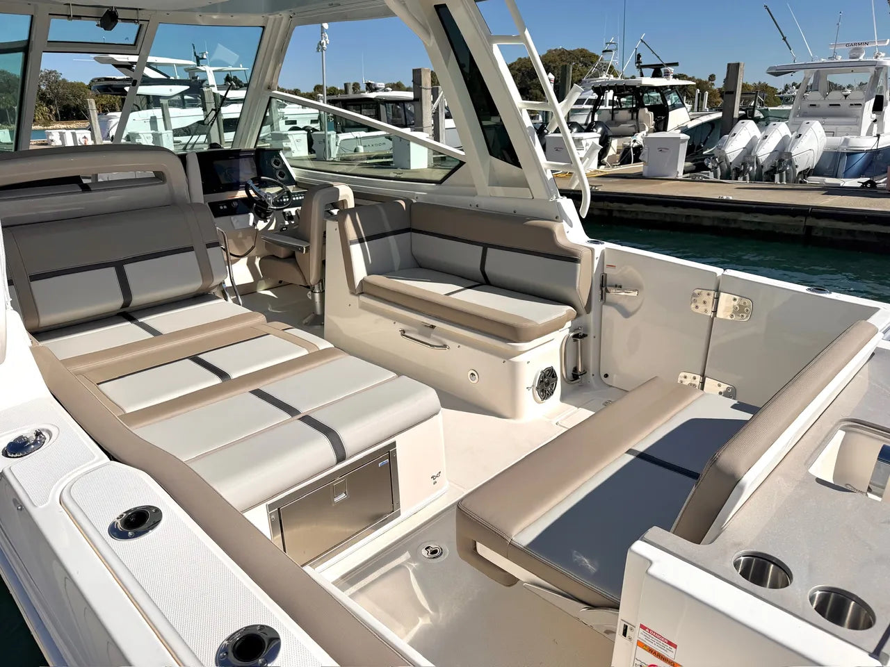 2026 Boston Whaler 330 Vantage 33.0 feet, Clearwater, Florida #8