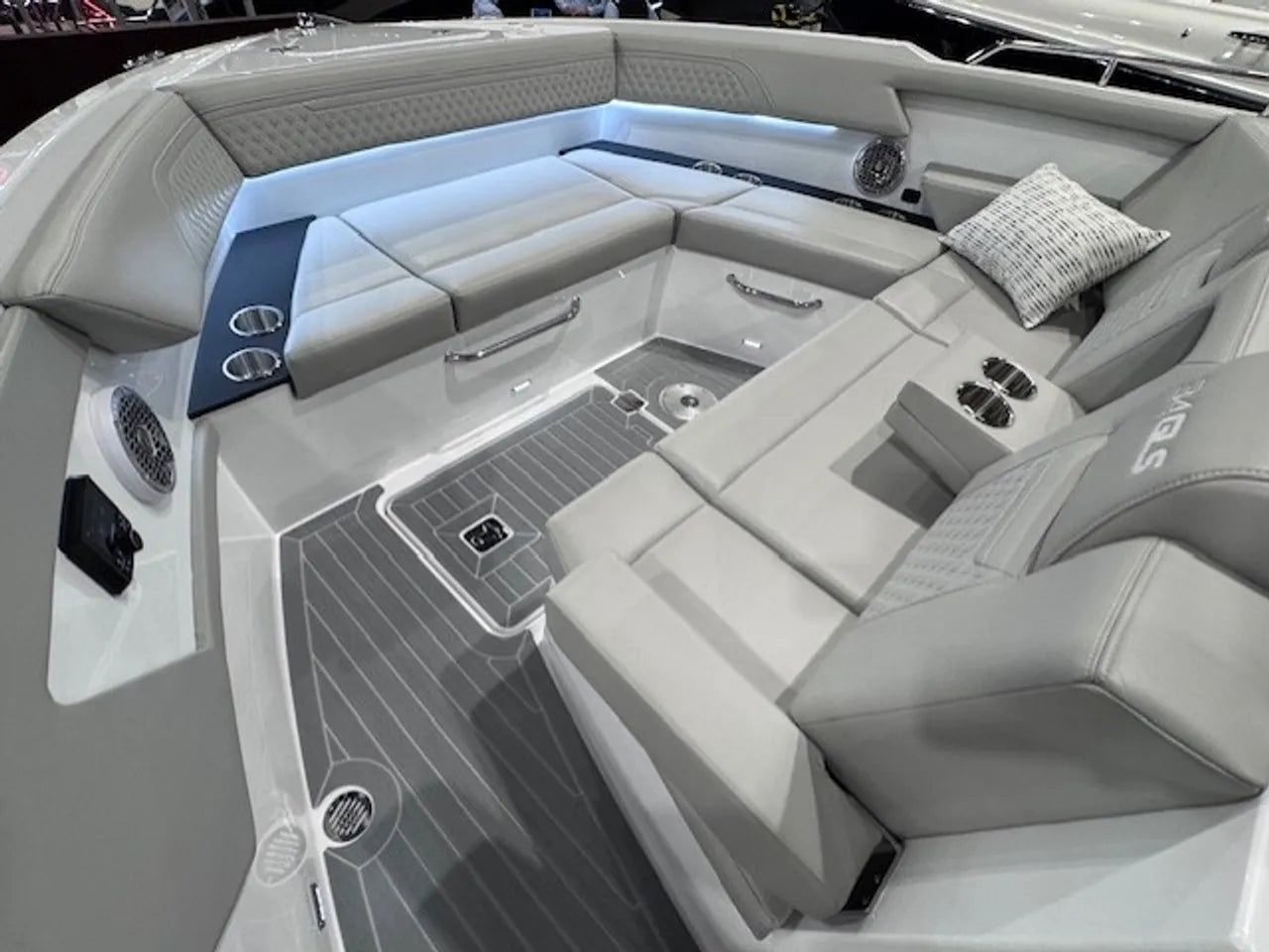 2026 Cruisers Yachts 34 GLS Outboard 34.0 feet, Clearwater, Florida #32