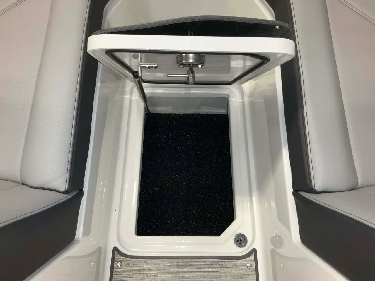 2026 Cobalt R4 Outboard 24.0 feet, Clearwater, Florida #22