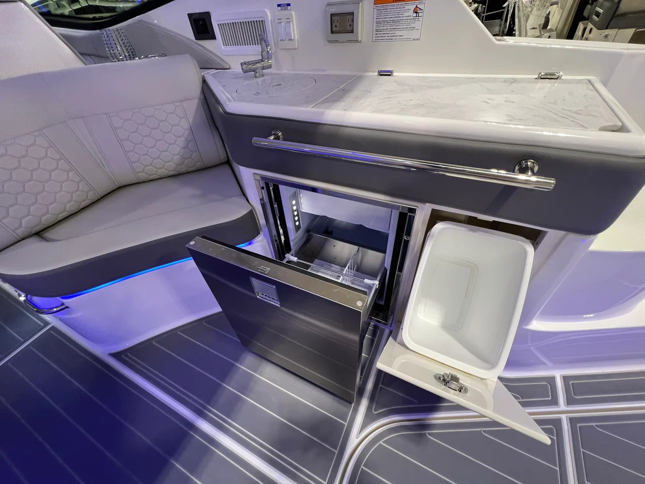 2026 Sea Ray Sundancer 320 Outboard 32.0 feet, Clearwater, Florida #11