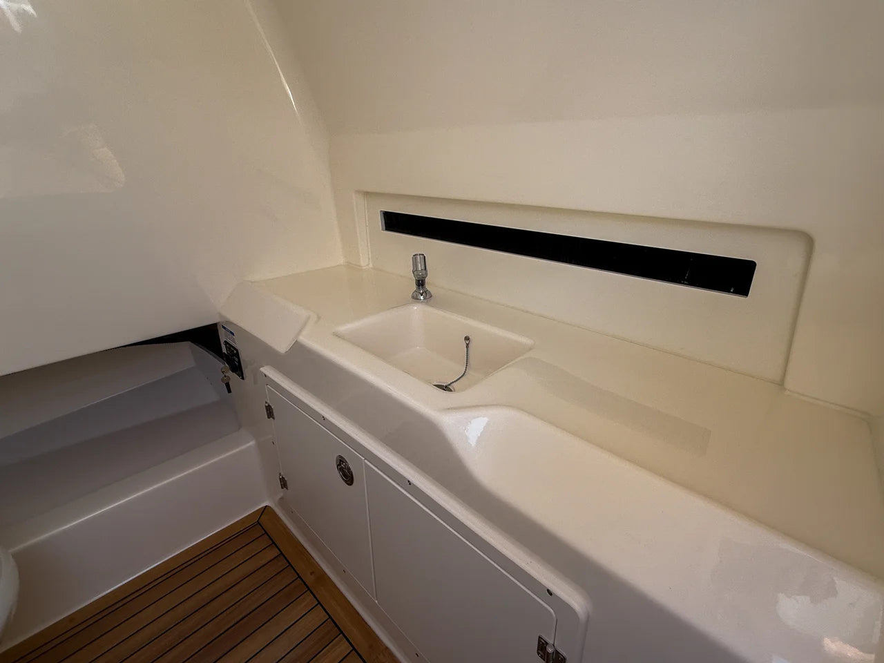2026 Boston Whaler 330 Outrage 33.0 feet, Clearwater, Florida #17