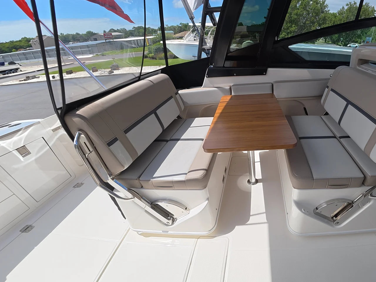 2025 Boston Whaler 330 Vantage 33.0 feet, Clearwater, Florida #20