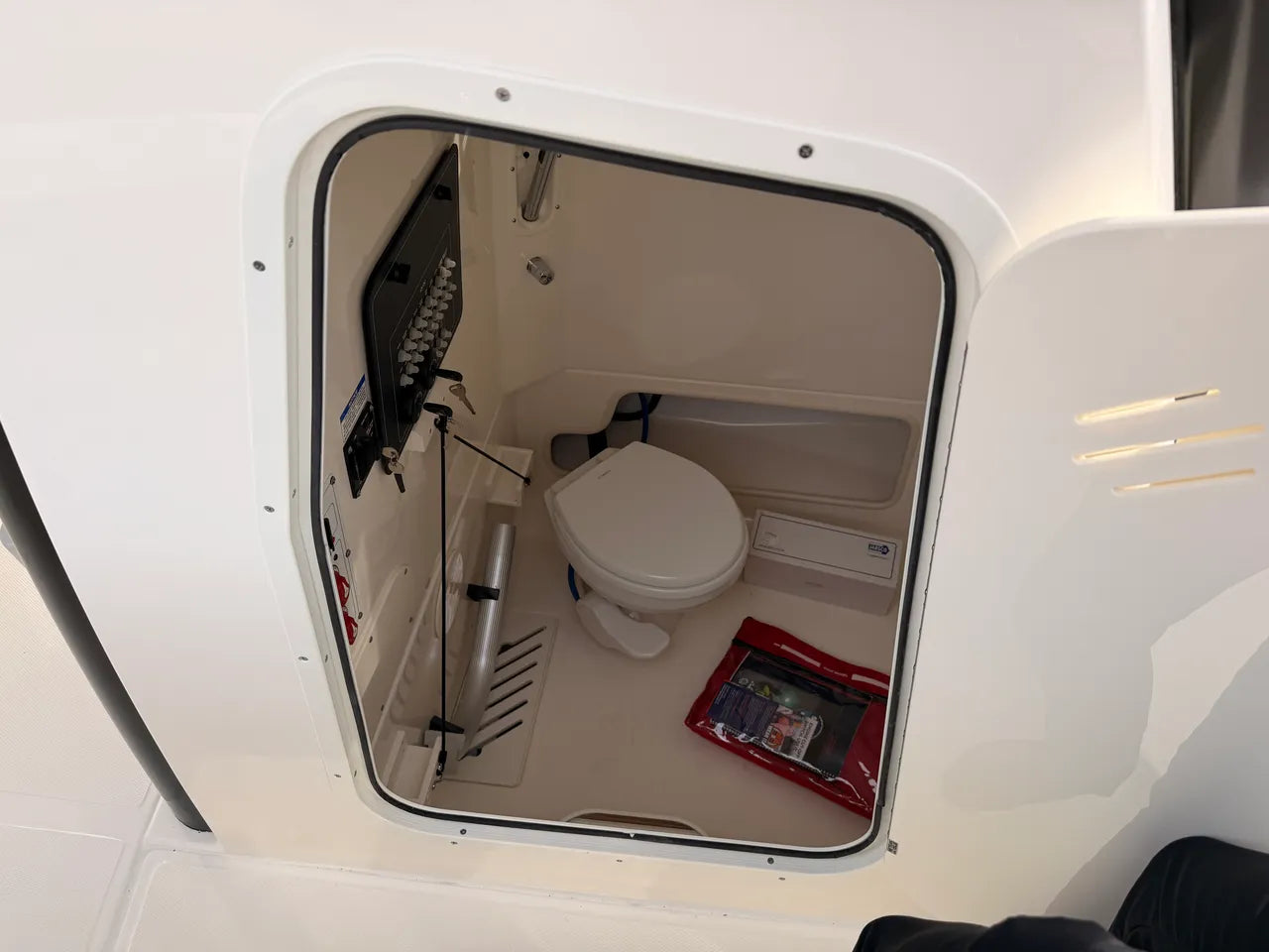 2026 Boston Whaler 250 Outrage 25.0 feet, Clearwater, Florida #18