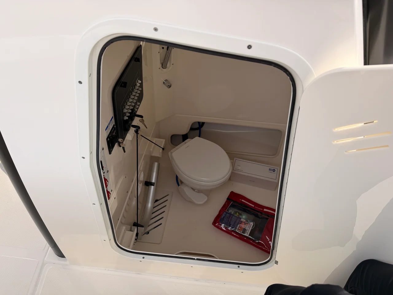 2026 Boston Whaler 250 Outrage 25.0 feet, Clearwater, Florida #18