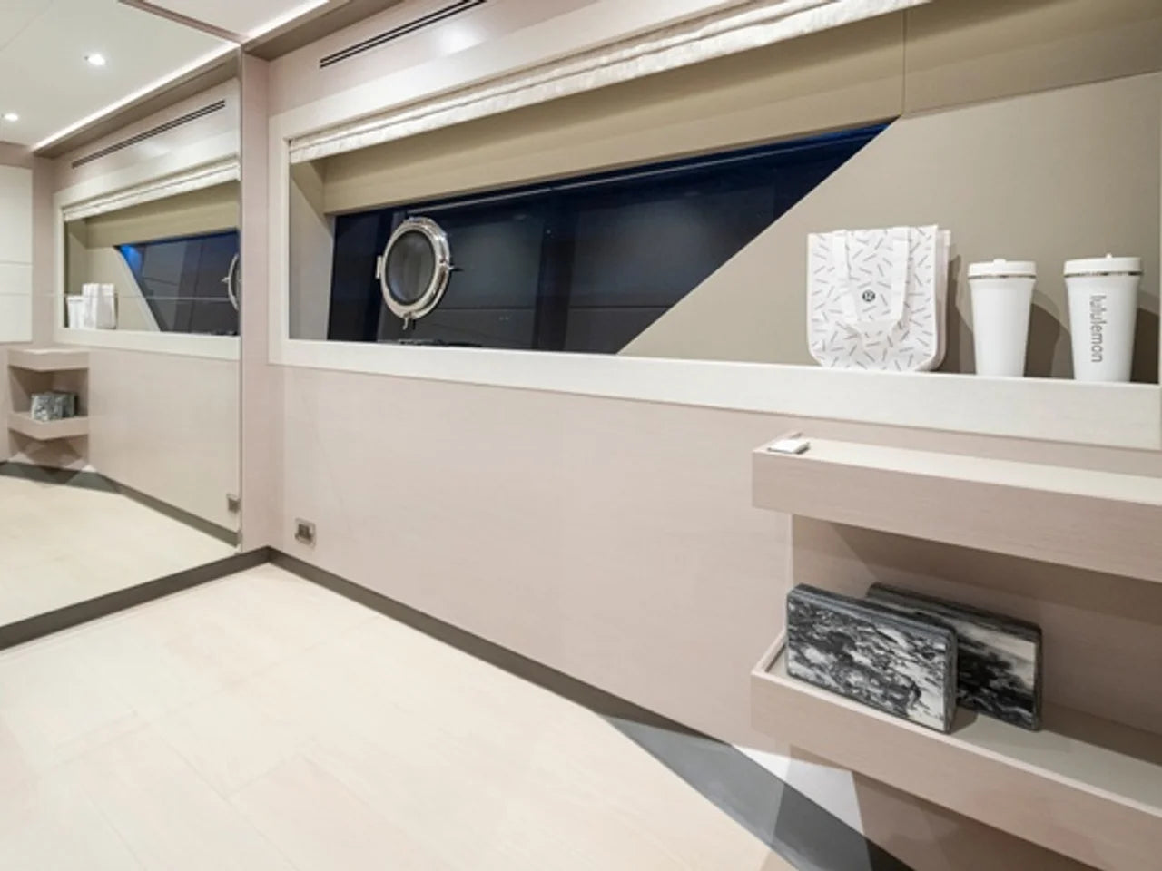 2027 Ocean Alexander 27R 93.0 feet, Clearwater, Florida #37