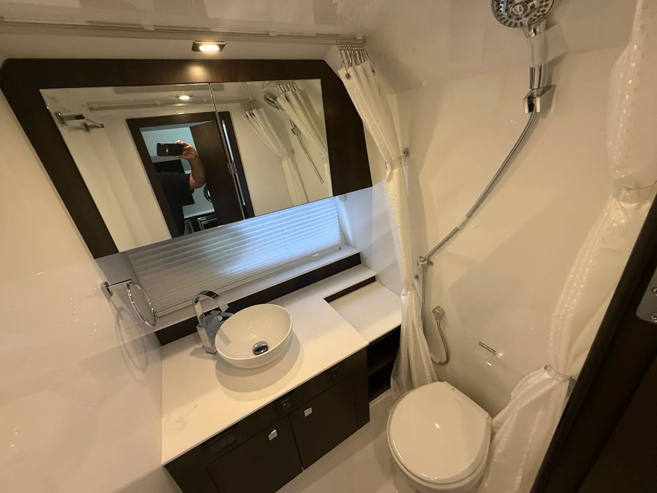 2027 Cruisers Yachts 42 GLS Outboard 42.0 feet, Clearwater, Florida #26