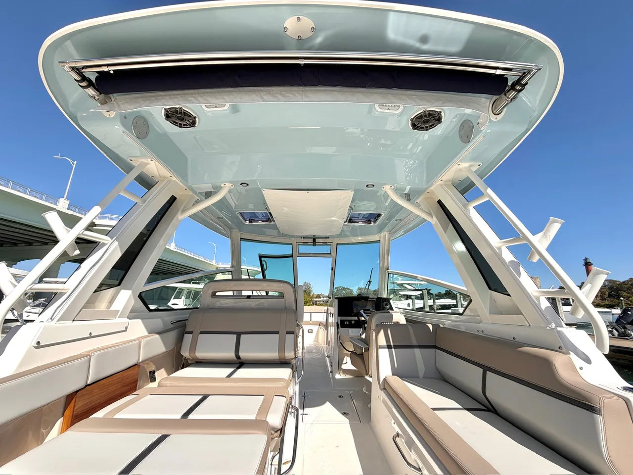 2026 Boston Whaler 330 Vantage 33.0 feet, Clearwater, Florida #5