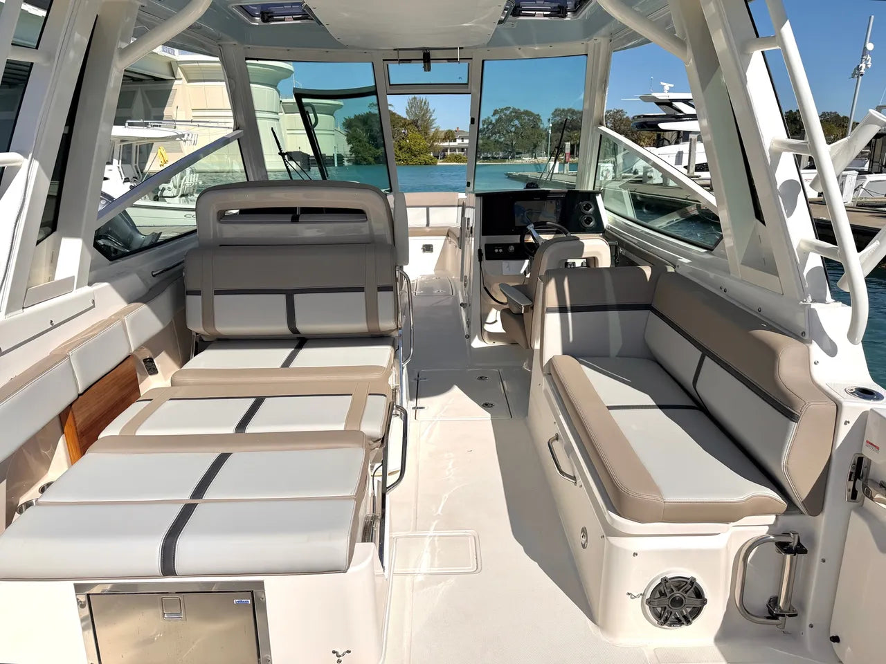 2026 Boston Whaler 330 Vantage 33.0 feet, Clearwater, Florida #7