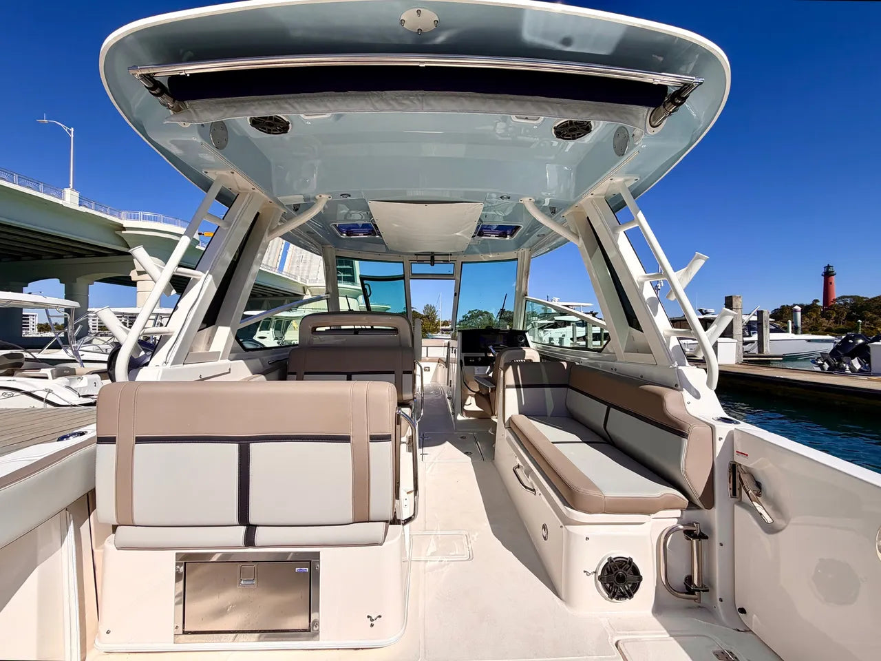 2026 Boston Whaler 330 Vantage 33.0 feet, Clearwater, Florida #6